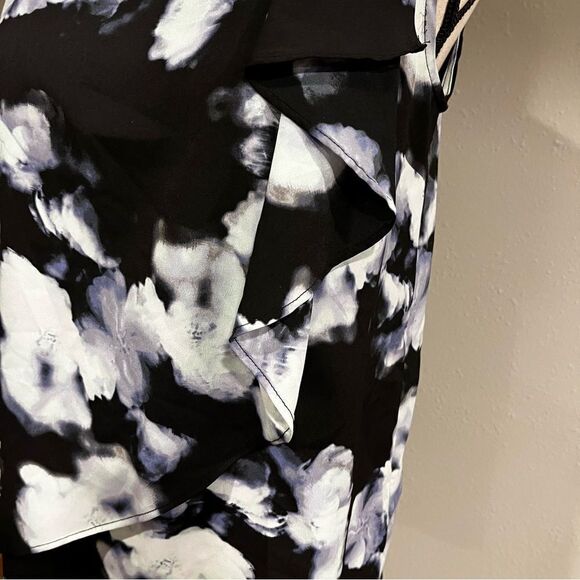 Sleeveless floral blouse - Picture 3 of 13